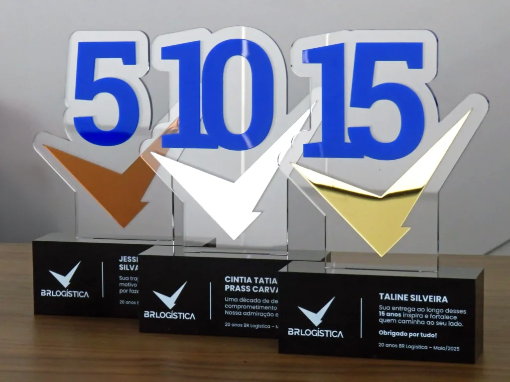 Troféus personalizados, 5, 10 e 15 anos, em bronze/prata/ouro.